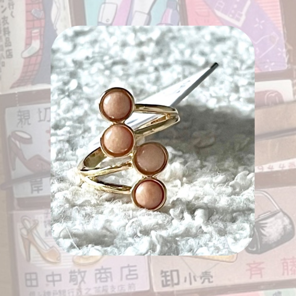 🎉🎉Lovisa Gold Tone Boho Coral Gemstone Ring